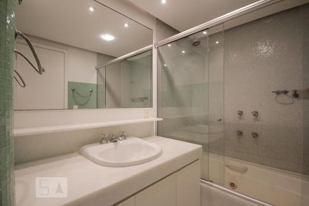 Apartamento à venda com 267m², 3 quartos e 2 vagasBanheiro da Suíte