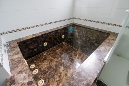 Casa de condomínio à venda com 1500m², 3 quartos e 8 vagasBanheiro da Suíte 2