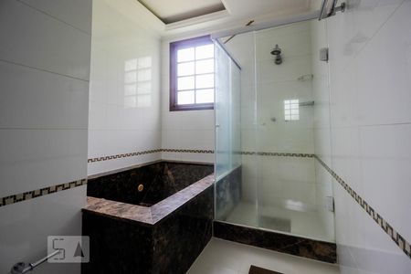 Casa de condomínio à venda com 1500m², 3 quartos e 8 vagasBanheiro da Suíte 2