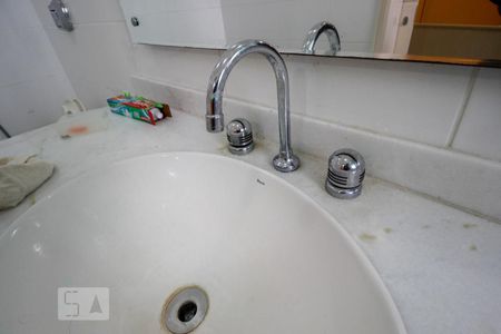 Casa de condomínio à venda com 1500m², 3 quartos e 8 vagasBanheiro da Suíte 1