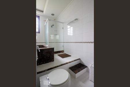 Casa de condomínio à venda com 1500m², 3 quartos e 8 vagasBanheiro da Suíte 2