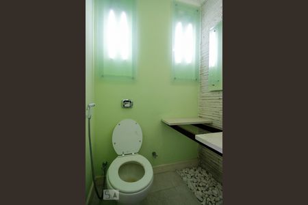 Casa de condomínio à venda com 1500m², 3 quartos e 8 vagasLavabo