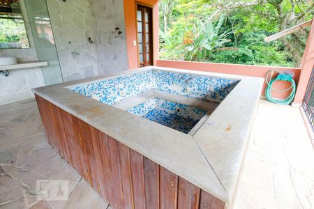 Casa de condomínio à venda com 1500m², 3 quartos e 8 vagasHidromassagem