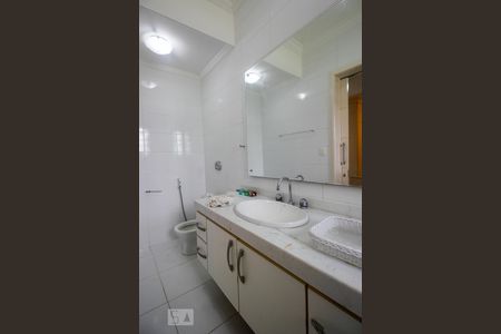 Casa de condomínio à venda com 1500m², 3 quartos e 8 vagasBanheiro da Suíte 1