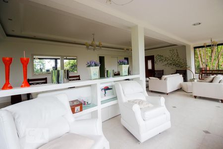 Casa de condomínio à venda com 1500m², 3 quartos e 8 vagasSala