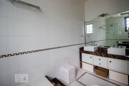 Casa de condomínio à venda com 1500m², 3 quartos e 8 vagasBanheiro da Suíte 2