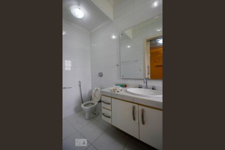 Casa de condomínio à venda com 1500m², 3 quartos e 8 vagasBanheiro da Suíte 1