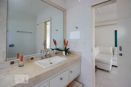 Casa de condomínio à venda com 1500m², 3 quartos e 8 vagasBanheiro Social