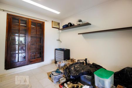 Casa de condomínio à venda com 1500m², 3 quartos e 8 vagasQuarto