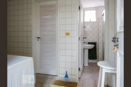 ÁREA DE SERVIÇO de casa para alugar com 5 quartos, 430m² em Parque dos Príncipes, São Paulo
