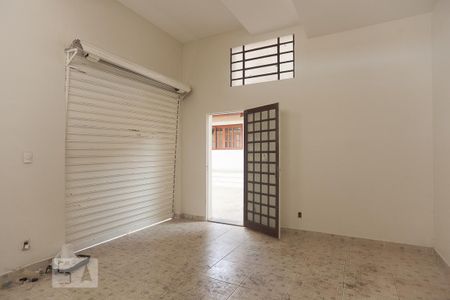 Casa para alugar com 250m², 3 quartos e 5 vagas Casa para alugar com 250m², 3 quartos e 5 vagasQuintal