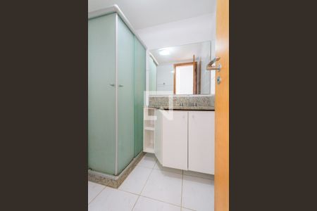 Apartamento à venda com 245m², 4 quartos e 4 vagasBanheiro do Quarto 4