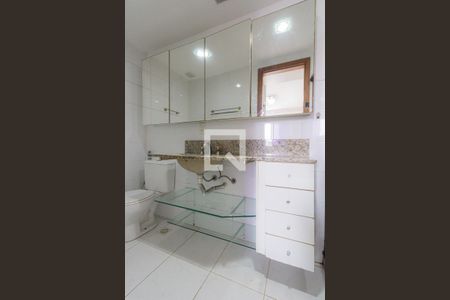 Apartamento à venda com 245m², 4 quartos e 4 vagasBanheiro do Quarto 3