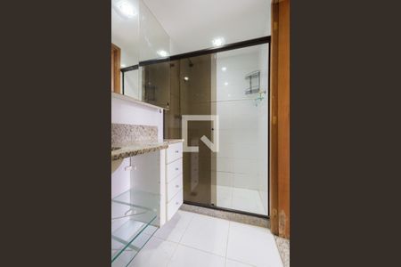 Apartamento à venda com 245m², 4 quartos e 4 vagasBanheiro do Quarto 3