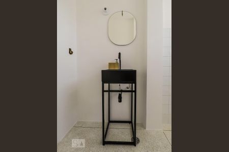 Banheiro de kitnet/studio para alugar com 1 quarto, 45m² em Vila Mariana, São Paulo