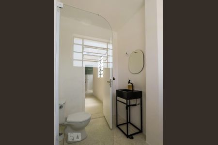 Banheiro de kitnet/studio para alugar com 1 quarto, 45m² em Vila Mariana, São Paulo