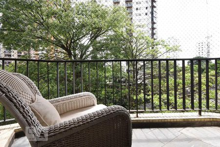 Apartamento à venda com 316m², 4 quartos e 4 vagasVaranda da Suíte 2