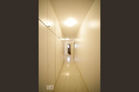 Apartamento à venda com 316m², 4 quartos e 4 vagasCorredor