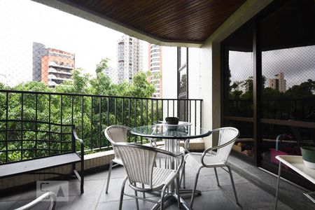 Apartamento à venda com 316m², 4 quartos e 4 vagasVaranda