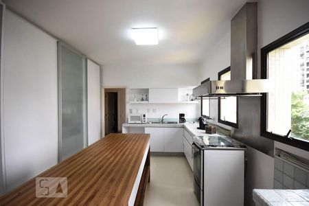 Apartamento à venda com 316m², 4 quartos e 4 vagasCozinha