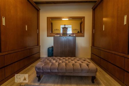 Casa à venda com 380m², 3 quartos e 8 vagasCloset