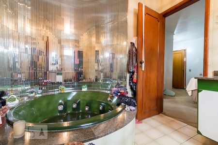 Casa à venda com 357m², 4 quartos e 4 vagasBanheiro quarto 4 suíte