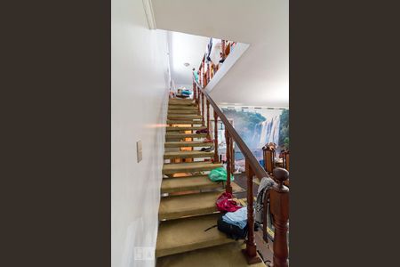 Casa à venda com 357m², 4 quartos e 4 vagasEscada