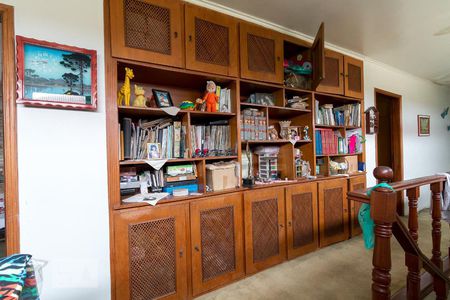 Casa à venda com 357m², 4 quartos e 4 vagasCorredor - armário