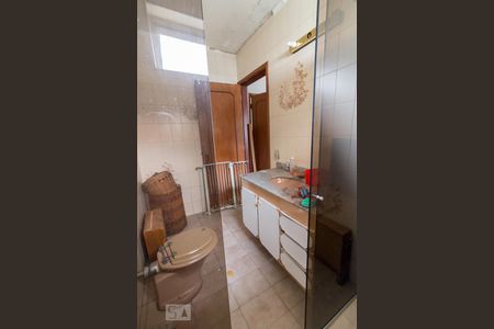 Casa à venda com 357m², 4 quartos e 4 vagasBanheiro quarto 2 suíte