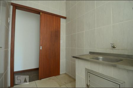 Cozinha de apartamento à venda com 2 quartos, 55m² em Centro Histórico, Porto Alegre