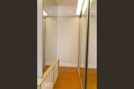 Apartamento à venda com 75m², 2 quartos e 2 vagas Apartamento à venda com 75m², 2 quartos e 2 vagasSuíte