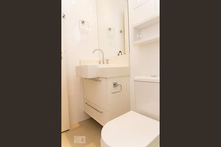 Apartamento à venda com 75m², 2 quartos e 2 vagas Apartamento à venda com 75m², 2 quartos e 2 vagasBanheiro da Suíte