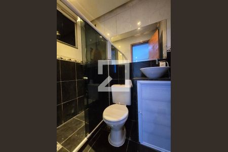 Banheiro da Suíte 1 de casa de condomínio à venda com 2 quartos, 180m² em Vargem Pequena, Rio de Janeiro