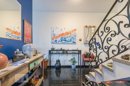 Casa à venda com 203m², 3 quartos e 3 vagas Casa à venda com 203m², 3 quartos e 3 vagasEscada