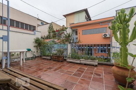 Casa à venda com 203m², 3 quartos e 3 vagas Casa à venda com 203m², 3 quartos e 3 vagasVaranda Quarto 3