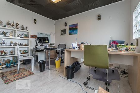 Casa à venda com 203m², 3 quartos e 3 vagas Casa à venda com 203m², 3 quartos e 3 vagasQuarto Edícula