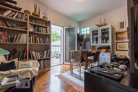 Casa à venda com 203m², 3 quartos e 3 vagas Casa à venda com 203m², 3 quartos e 3 vagasQuarto 3