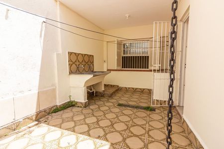 Casa à venda com 130m², 3 quartos e 2 vagasÁrea de Serviço