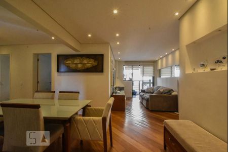 Apartamento para alugar com 77m², 2 quartos e 2 vagas Apartamento para alugar com 77m², 2 quartos e 2 vagasSala de Jantar