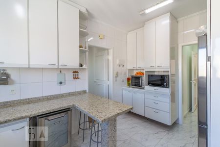 Apartamento para alugar com 230m², 4 quartos e 3 vagas Apartamento para alugar com 230m², 4 quartos e 3 vagasCozinha