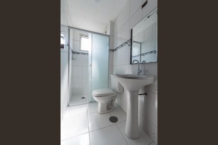 Banheiro de apartamento à venda com 2 quartos, 55m² em Vila Fachini, São Paulo