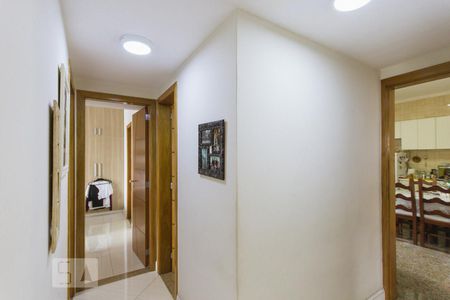 Corredor de apartamento à venda com 2 quartos, 136m² em Taquara, Rio de Janeiro