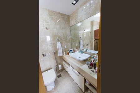 Apartamento à venda com 136m², 2 quartos e 1 vagaBanheiro Quarto 2 - Suíte