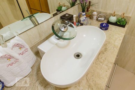 Apartamento à venda com 136m², 2 quartos e 1 vagaBanheiro Social