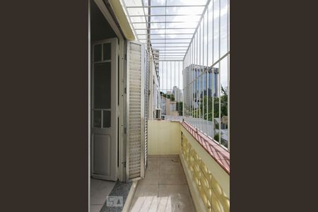 Casa à venda com 200m², 3 quartos e 4 vagas2o. Andar - Quarto 1 - Varanda