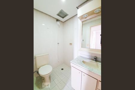 Banheiro  de apartamento para alugar com 3 quartos, 64m² em Vila Progredior, São Paulo