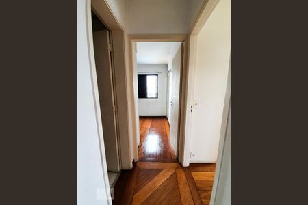 Corredor  de apartamento para alugar com 3 quartos, 64m² em Vila Progredior, São Paulo