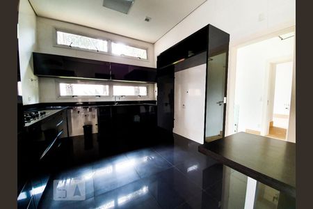 Casa à venda com 685m², 5 quartos e 8 vagasCozinha