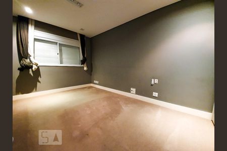 Casa à venda com 685m², 5 quartos e 8 vagasSuíte 2