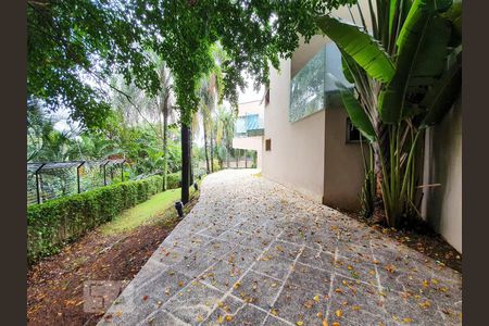 Casa à venda com 685m², 5 quartos e 8 vagasEntrada garagem